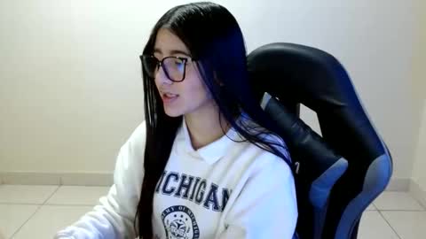 Snapshot of sahaliefox_ chatting on 06-11-26, 01:09 Sahaliefox online show from 06-11-26, 01:09