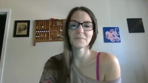 Snapshot of sahmilf chatting on 12-16-24, 06:16 Lelo online show from 12-16-24, 06:16