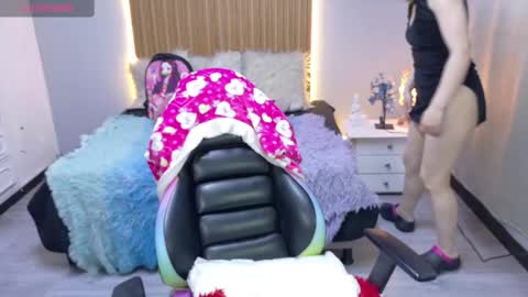 Snapshot of sailor_moon07 chatting on 09-25-25, 04:16 sailor online show from 09-25-25, 04:16