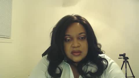 Snapshot of sailorlynnmoon chatting on 05-16-26, 06:21 Queen Serenity online show from 05-16-26, 06:21