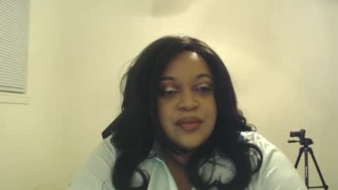 Snapshot of sailorlynnmoon chatting on 05-16-26, 06:32 Queen Serenity online show from 05-16-26, 06:32