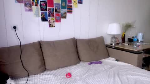 Sofia online show from 10-12-25, 09:41