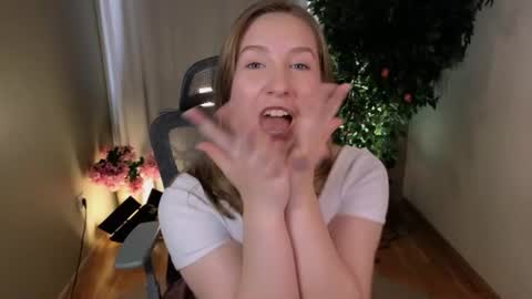 Snapshot of saint__vicious chatting on 06-11-26, 03:04 saint__vicious online show from 06-11-26, 03:04