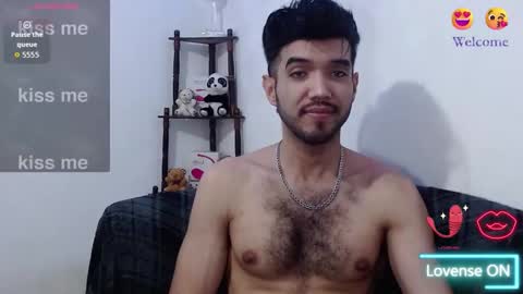 Snapshot of saint_castle chatting on 10-19-25, 01:28 Saint Castle online show from 10-19-25, 01:28