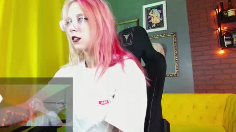 Snapshot of sakurabliss chatting on 10-08-25, 05:21 sakurabliss online show from 10-08-25, 05:21