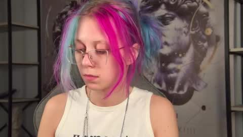 Snapshot of sakurabliss chatting on 11-18-25, 04:00 sakurabliss online show from 11-18-25, 04:00