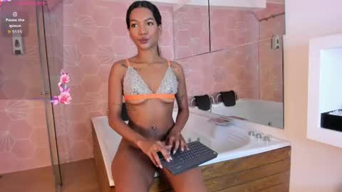 salem_smith_ online show from 04-24-26, 11:34