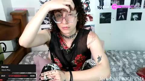 Snapshot of salemqueer_ chatting on 05-14-26, 08:15 Sam online show from 05-14-26, 08:15
