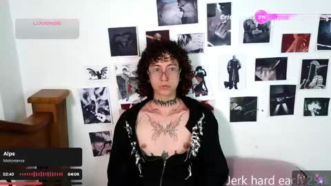 Snapshot of salemqueer_ chatting on 05-20-26, 12:50 Sam online show from 05-20-26, 12:50