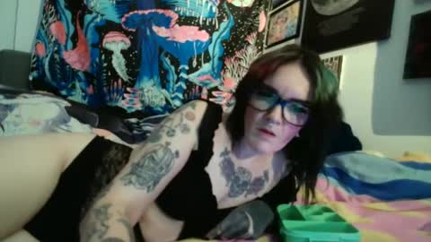 salemsslut online show from 12-12-24, 06:10