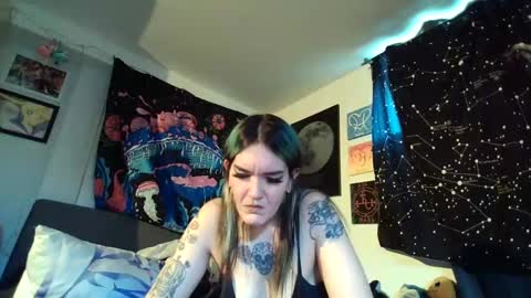 salemsslut online show from 12-22-24, 03:44