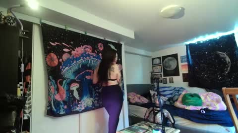 salemsslut online show from 02-14-25, 02:54