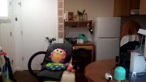 Snapshot of salis1981 chatting on 09-25-25, 06:33 salis1981 online show from 09-25-25, 06:33