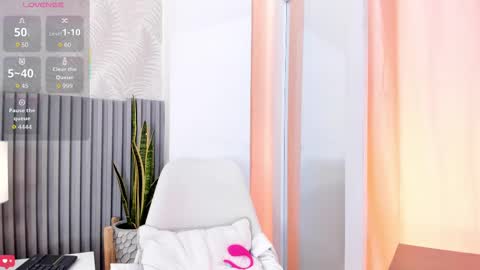 Snapshot of sally_azmani chatting on 10-30-25, 01:12 Silvia online show from 10-30-25, 01:12