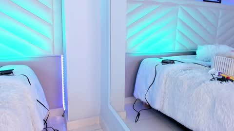  Sally White  online show from 02-06-25, 03:06