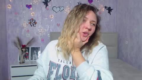 Snapshot of sallyverda chatting on 02-19-25, 07:16 Sally online show from 02-19-25, 07:16