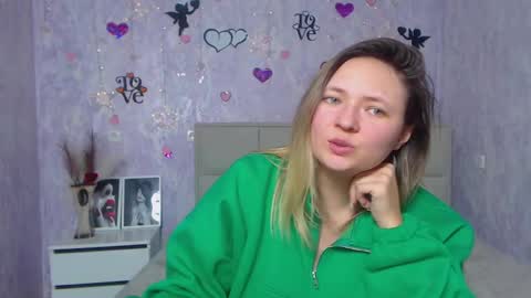 Snapshot of sallyverda chatting on 02-25-25, 12:58 Sally online show from 02-25-25, 12:58