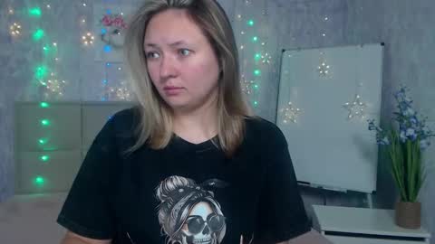 Snapshot of sallyverda chatting on 09-10-25, 05:24 Sally online show from 09-10-25, 05:24