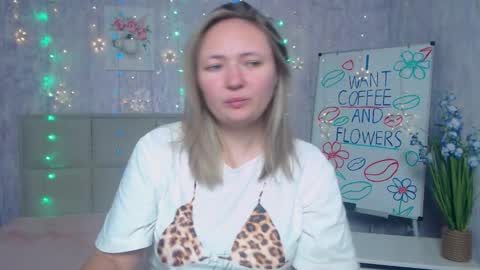 Snapshot of sallyverda chatting on 09-13-25, 05:13 Sally online show from 09-13-25, 05:13