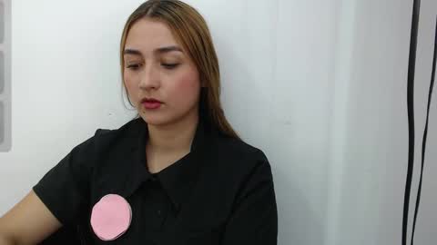 Snapshot of salome__lopez_ chatting on 11-20-25, 02:39 SALOME online show from 11-20-25, 02:39