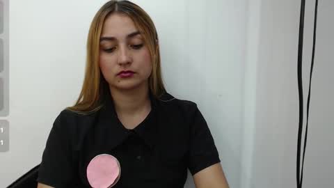 Snapshot of salome__lopez_ chatting on 11-25-25, 06:30 SALOME online show from 11-25-25, 06:30