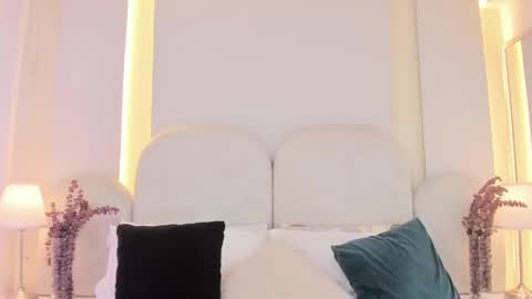 Snapshot of salomebell chatting on 09-15-25, 08:31 online show from 09-15-25, 08:31