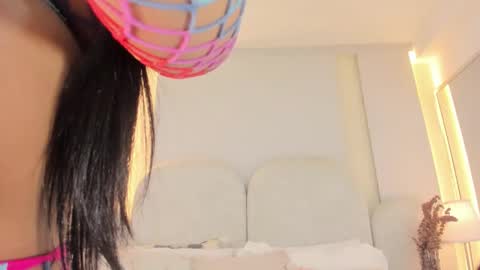 Snapshot of salomebell chatting on 09-18-25, 09:28 online show from 09-18-25, 09:28