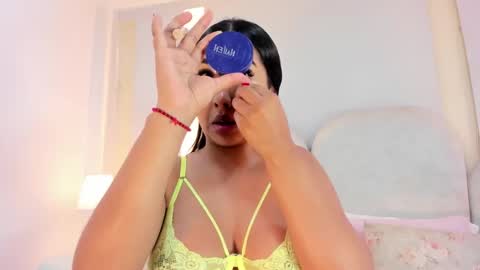 Snapshot of salomebell chatting on 10-17-25, 09:39 online show from 10-17-25, 09:39