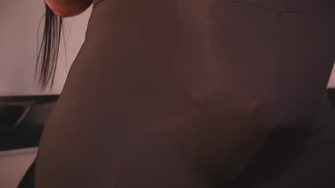 Snapshot of salomekross_ chatting on 09-25-25, 04:27 Salome Kross online show from 09-25-25, 04:27