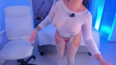 Salomme Cruz online show from 04-27-26, 10:41