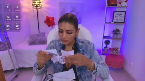 Snapshot of saloomee__ chatting on 03-08-25, 11:05 SALOME online show from 03-08-25, 11:05