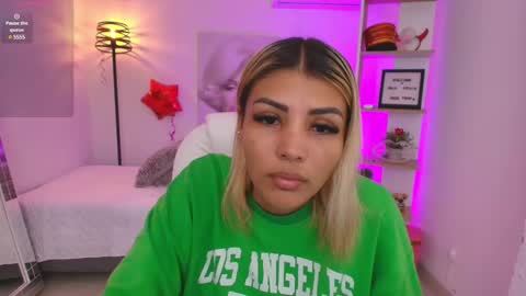 Snapshot of saloomee__ chatting on 03-12-25, 10:59 SALOME online show from 03-12-25, 10:59