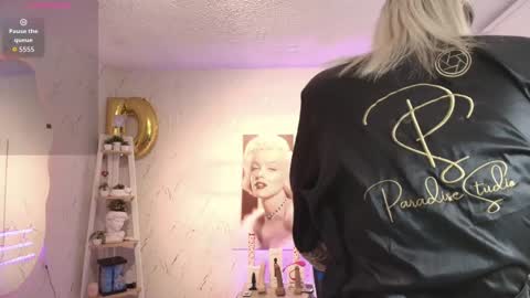 Snapshot of saloomee__ chatting on 09-29-25, 10:53 SALOME online show from 09-29-25, 10:53