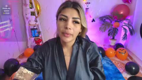 Snapshot of saloomee__ chatting on 10-15-25, 10:59 SALOME online show from 10-15-25, 10:59