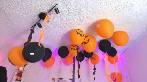 Snapshot of saloomee__ chatting on 10-31-25, 11:11 SALOME online show from 10-31-25, 11:11