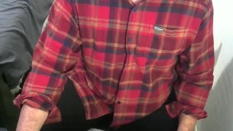 Snapshot of saltydogg chatting on 12-31-24, 02:25 Saltyy online show from 12-31-24, 02:25