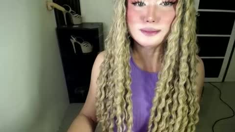 Snapshot of salumisabato69 chatting on 10-28-25, 05:37 anasthasia online show from 10-28-25, 05:37