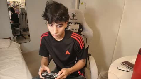 Snapshot of salvatore_montt chatting on 12-04-25, 04:22 salvatore_montt online show from 12-04-25, 04:22