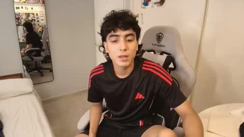 Snapshot of salvatore_montt chatting on 12-05-25, 08:27 salvatore_montt online show from 12-05-25, 08:27