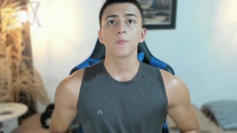 Snapshot of salvatore_romanoo chatting on 02-06-25, 01:27 Salvatore online show from 02-06-25, 01:27