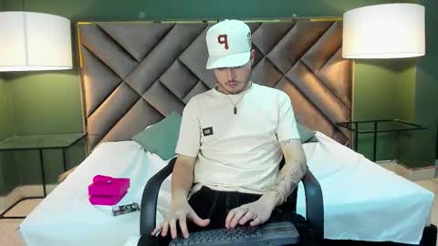 Snapshot of salvattore_muller chatting on 02-17-26, 11:00 Salvatore online show from 02-17-26, 11:00