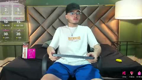 Snapshot of salvattore_muller chatting on 02-25-26, 12:15 Salvatore online show from 02-25-26, 12:15