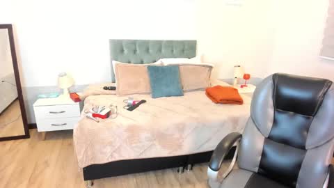 Sam and Molly online show from 01-27-25, 07:24