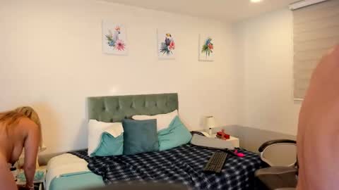 Sam and Molly online show from 02-12-25, 10:04