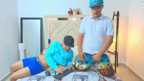 sam_tnt9 online show from 11-04-25, 08:46