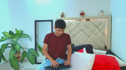 sam_tnt9 online show from 04-08-26, 07:47