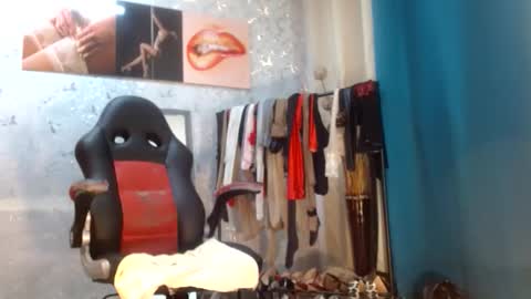 Snapshot of samanta_brownn_ chatting on 06-11-26, 10:57 samanta online show from 06-11-26, 10:57