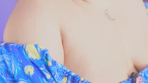 Snapshot of samanta_cutee1 chatting on 10-17-25, 04:09 SAMANTA online show from 10-17-25, 04:09