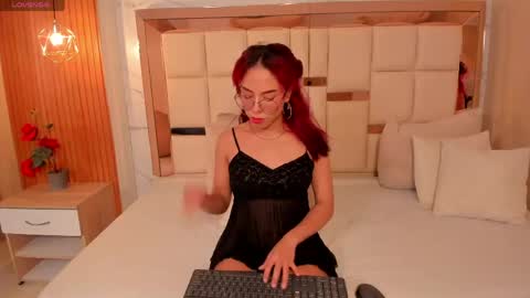 Snapshot of samanta_quinn chatting on 05-16-26, 05:26 samantha online show from 05-16-26, 05:26