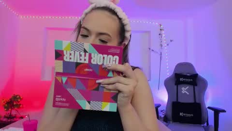 Snapshot of samanta_roberts1 chatting on 09-23-25, 10:40 Samanta online show from 09-23-25, 10:40